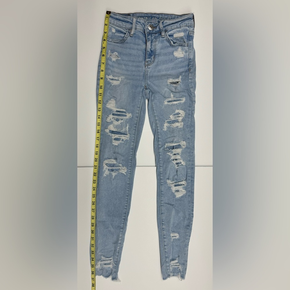 American Eagle size 2 Hi-Rise Distressed Jeggings (012)